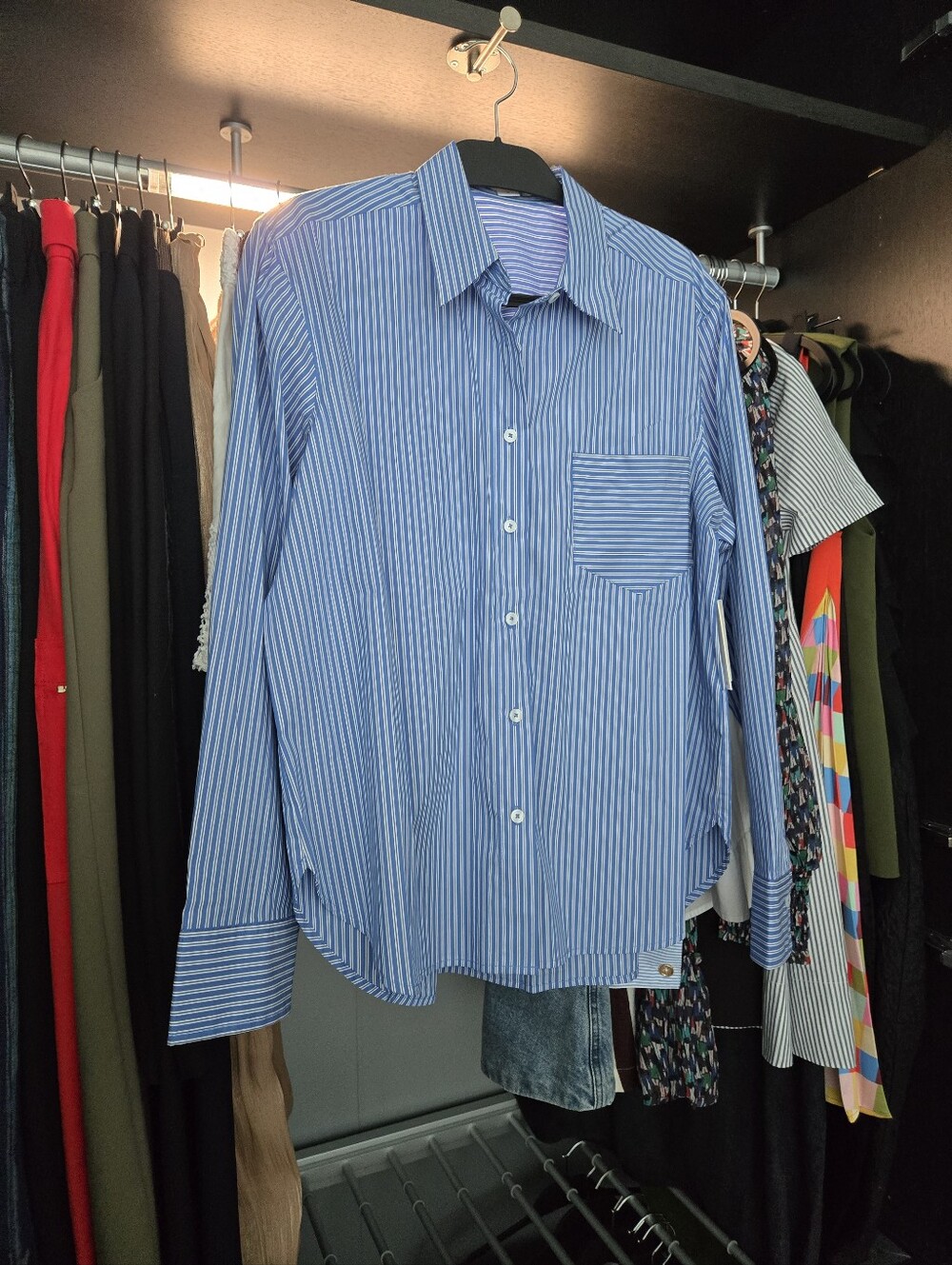 Good American Blue and White Striped Women's Button-Up Blouse - Picture 2 of 6